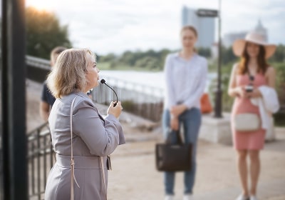KT-Photo of on-site tour guide