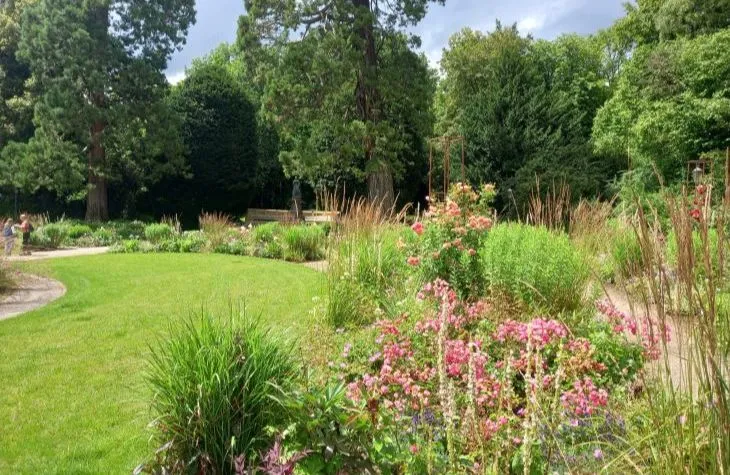 3-luxembourg-green-body