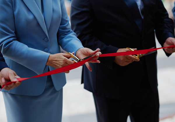 KT - Businessmen cutting ribbon 