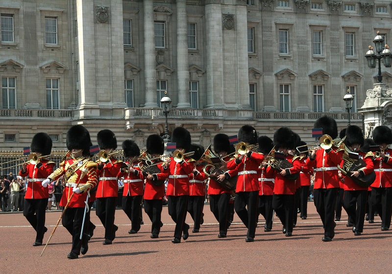 KT-UK Soldier marching
