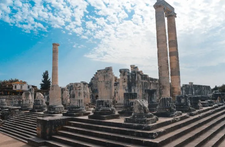 Explore ancient Greece and Enjoy Romantic Islands