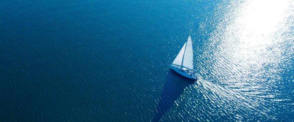 KT - Ship sailing in sea