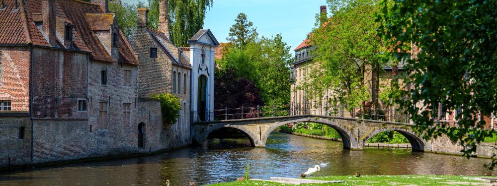 KT- Photo of a bridge in the city of Belgium