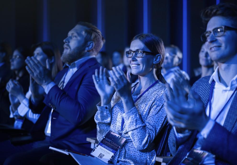 KT - Audience clapping in a convention
