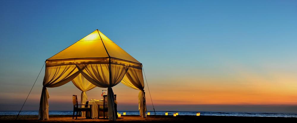 KT-Photo of a tent on a beach